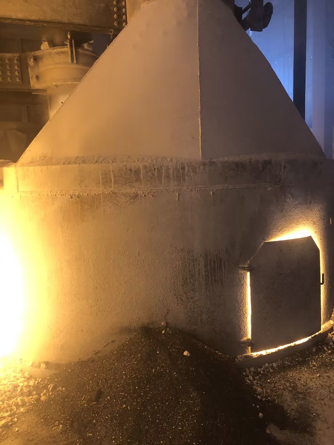 Silicon carbide is a kind of artificial abrasive, and most of silicon